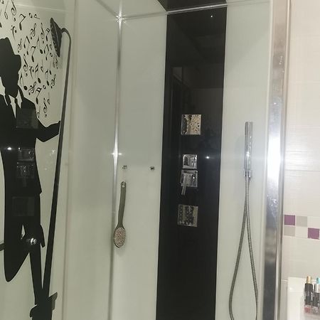 Chambre Chez L'Habitant - Room In The Owner'S Apartment نيس المظهر الخارجي الصورة
